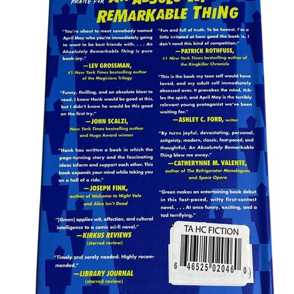 An Absolutely Remarkable Thing Hank Green Hardcover Science Fiction Fantasy Book - Picture 2 of 5